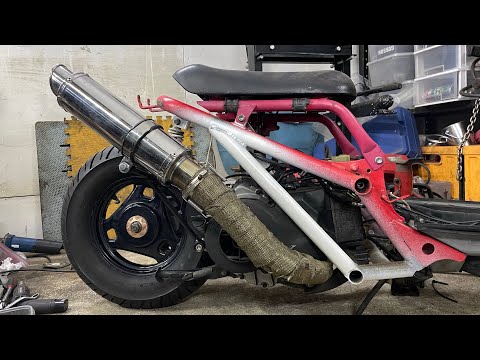 I'm having a hard time fitting a V125 into a Zoomer! Damn it