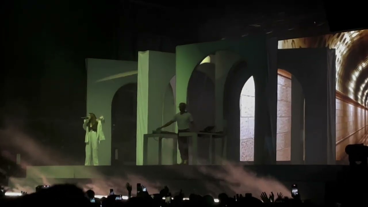 Flume (Feat Emma Louise) LIVE in Orlando FL - Hollow