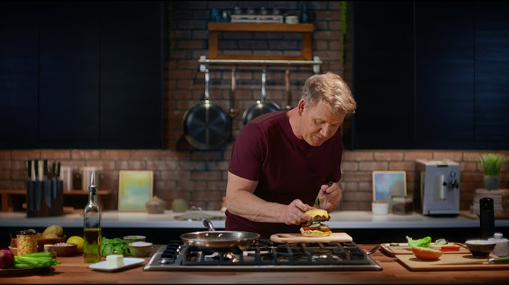 Gordon Ramsay gör den perfekta hamburgaren | Matlagning med Gordon | HexClad