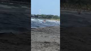 personas desnudas en playas de Tela, Honduras.