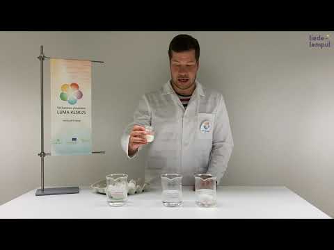 Video: Miksi ruokasuola liukenee helposti veteen?