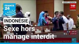 Indonésie : le Parlement criminalise les relations sexuelles hors mariage • FRANCE 24