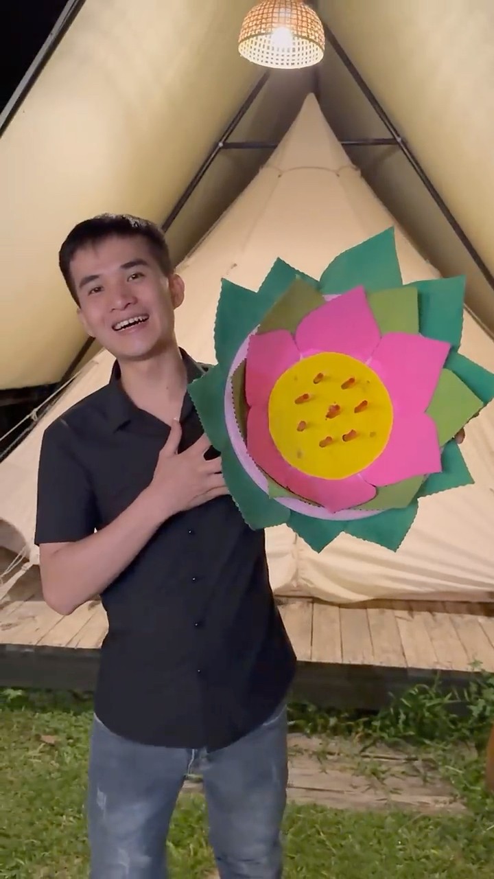 LNS - Đèn hoa đăng xịn và cùi bắp || Noob vs Pro vs Hacker Flower lanterns #shorts