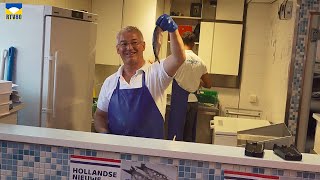 Hollandse Nieuwe: 'zwemmen ze de winkels uit?'