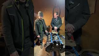 So sieht ein revidierter 7,4 Liter GM aus. Ob nun die "die schwarze (Ohnmacht)",oder ein Volvo Penta