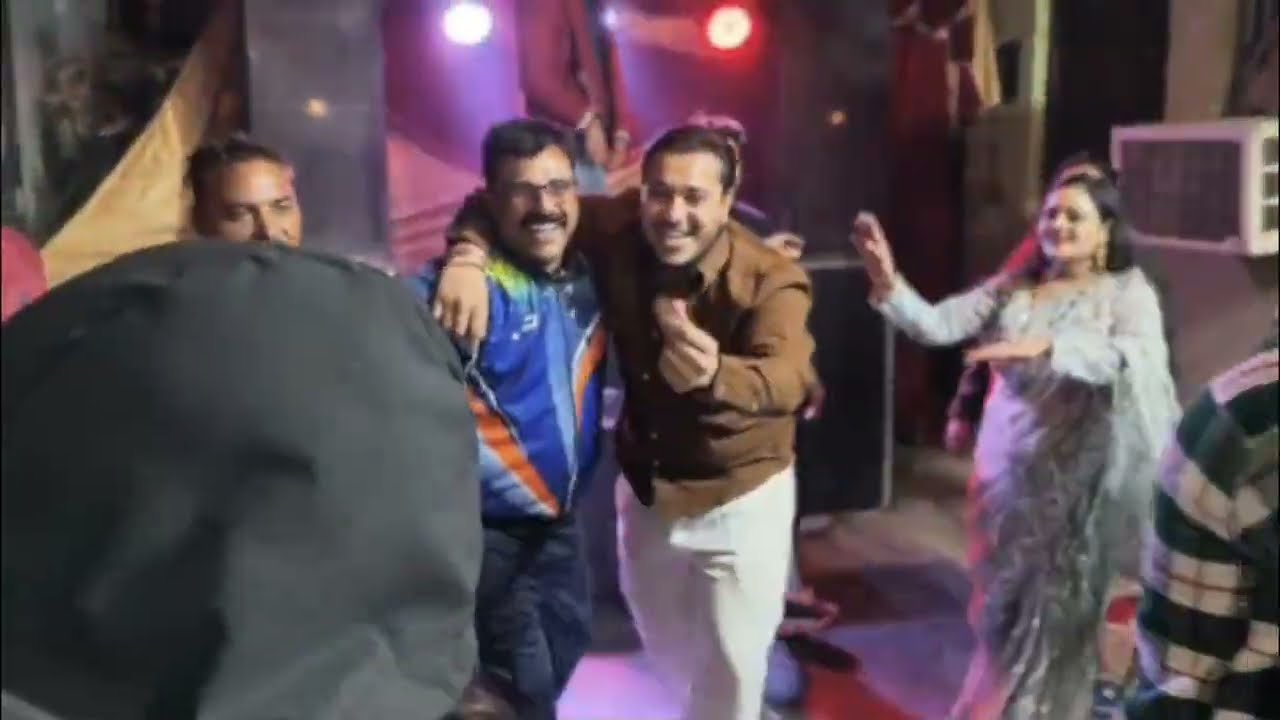 Aaj Gaye The Family Function Mein 