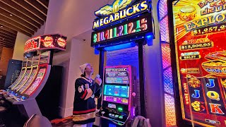 Max Betting This Megabucks Slot Machine In Las Vegas! screenshot 1