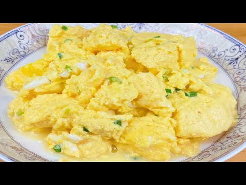 Can you scramble eggs with water? Without a drop of oil, it's light and tender.
