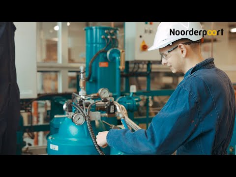 Video: Wat is het verschil tussen een monteur en een technicus?