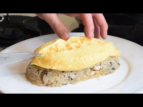 極上ふわとろオムライス ガーリックバターチキンライスのオムライス
