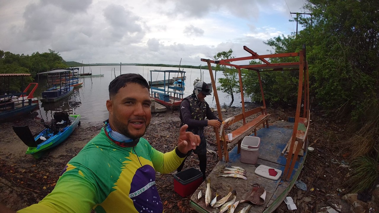 PESCARIA COM UM INSCRITO DO CANAL, MUITA AÇÃO E ADRENALINA E TEVE MAIS UMA ARRAIA | ALÉM DO MOLINETE