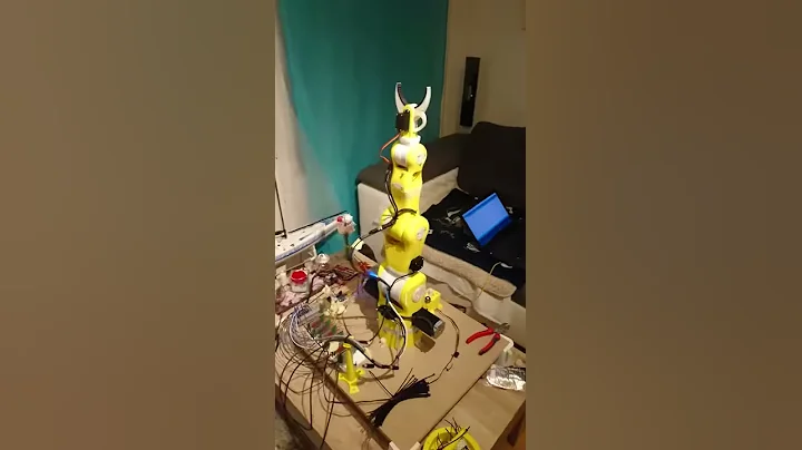 BCN3D-MOVEO moves its first part