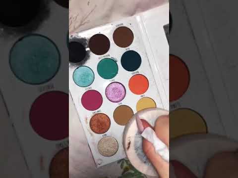 Wideo: Jak farbować włosy cieniami do powiek (ze zdjęciami)
