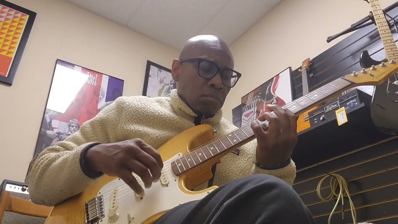 1950s Gibson GA-20 Amp & Fender MIJ Stratocaster 