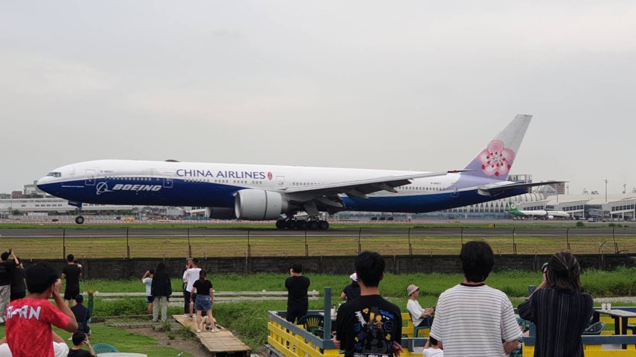 華航藍鯨「7/22高雄航訓 CI1806 B77W B-18007藍鯨 TPE ETD 1400」