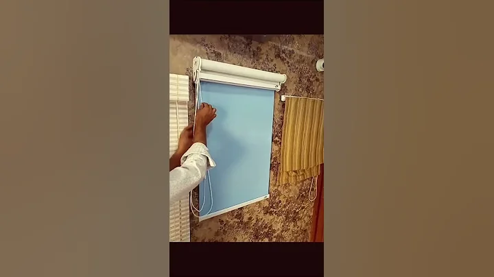 Double roller blind by Tariq Interiors