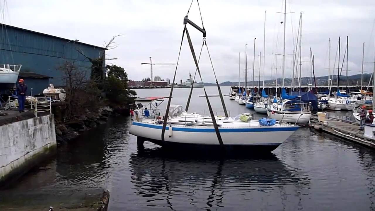Hauling a sailboat with a crane YouTube