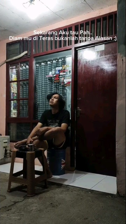 Ada yg tau bapak-bapak kalo di teras ngopi sambil ngerokok mikirin apa?