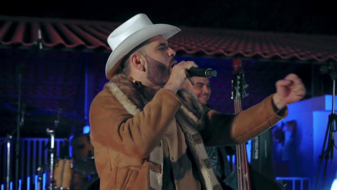 El Komander - El  R1 (En Vivo desde Mis Caballerizas)