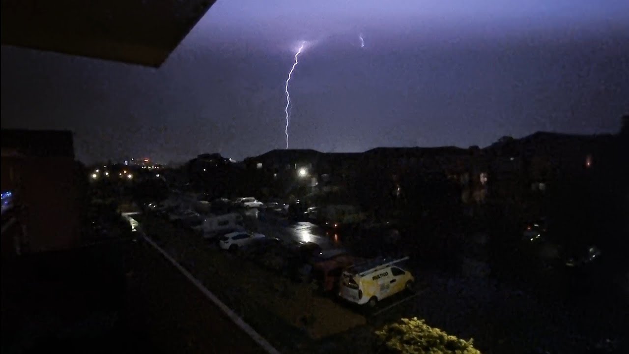 Гром , зарницы и молнии .Всё небо сияет над Сиднеем .Элла Австралия ...