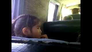 Niña Comiendo Moco... Iuhh