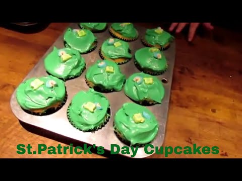 ST.PADDY'S DAY CUPCAKES + Lucky Charms Cupcake