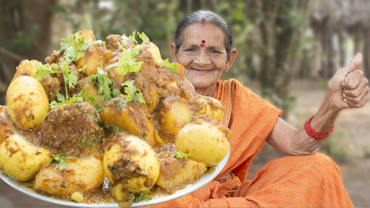 Egg potato Curry | अंडा आलू मसाला | Anda Aloo Curry | Egg Curry Recipe || Myna Street Food