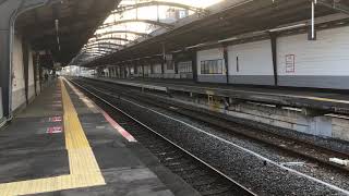 【USJラッピング】323系環状内回り桃谷駅到着発車