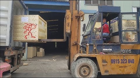 Nâng hạ hàng hóa lên Container chuyên nghiệp | CT TNHH vận chuyển Khiến Đỏ
