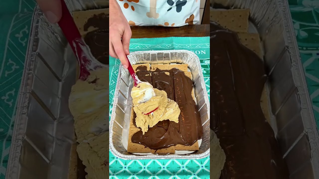 This Layered Peanut Butter Chocolate Dessert Is Next Level 