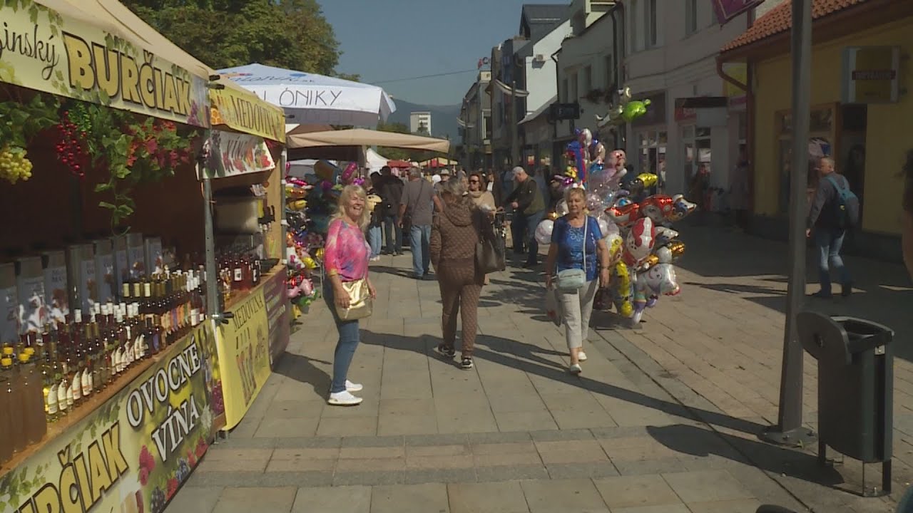 Nádherné počasie, množstvo stánkov a ľudí. Martinský jarmok je v plnom prúde