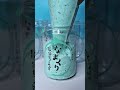 チョコミントクリームを絞る音が最高に気持ちいい。