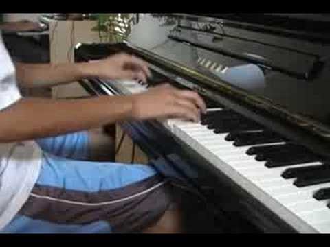 David Kang plays Sleepless City Treno on piano