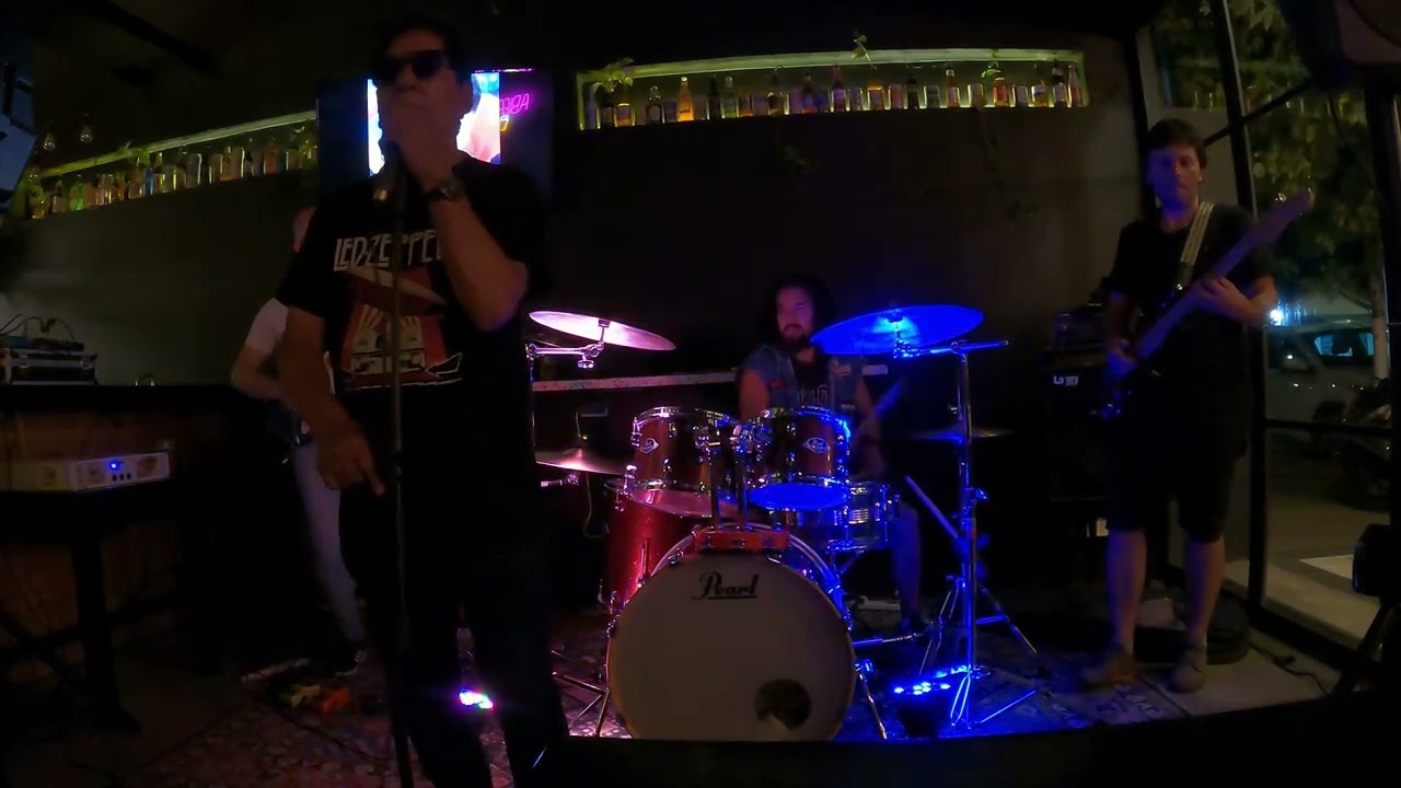 Superblancanieves - Sale del colegio