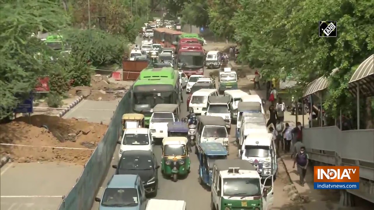 Delhi witnesses slow vehicular movement at Tughlakabad, Kalindi Kunj