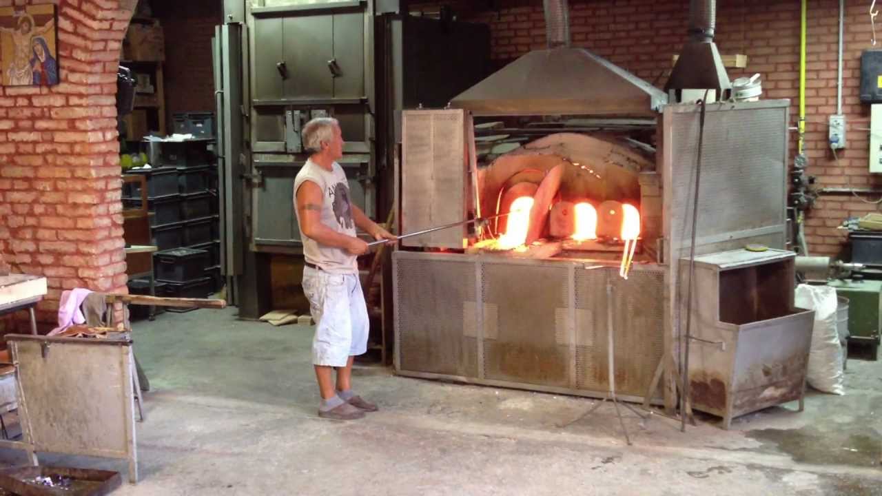 Murano La Lavorazione Del Vetro Soffiato In Fornace Youtube