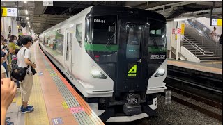 【臨時特急あずさ82号】E257系5000番台OM-91編成が立川駅を発車するシーン（9082M）2022.8.14