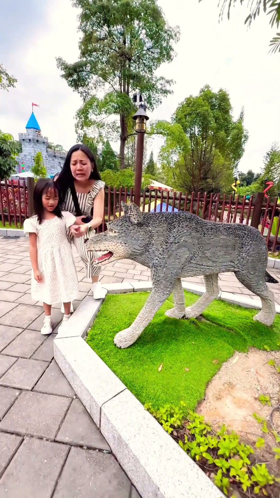 Wolf bit her hand ??
