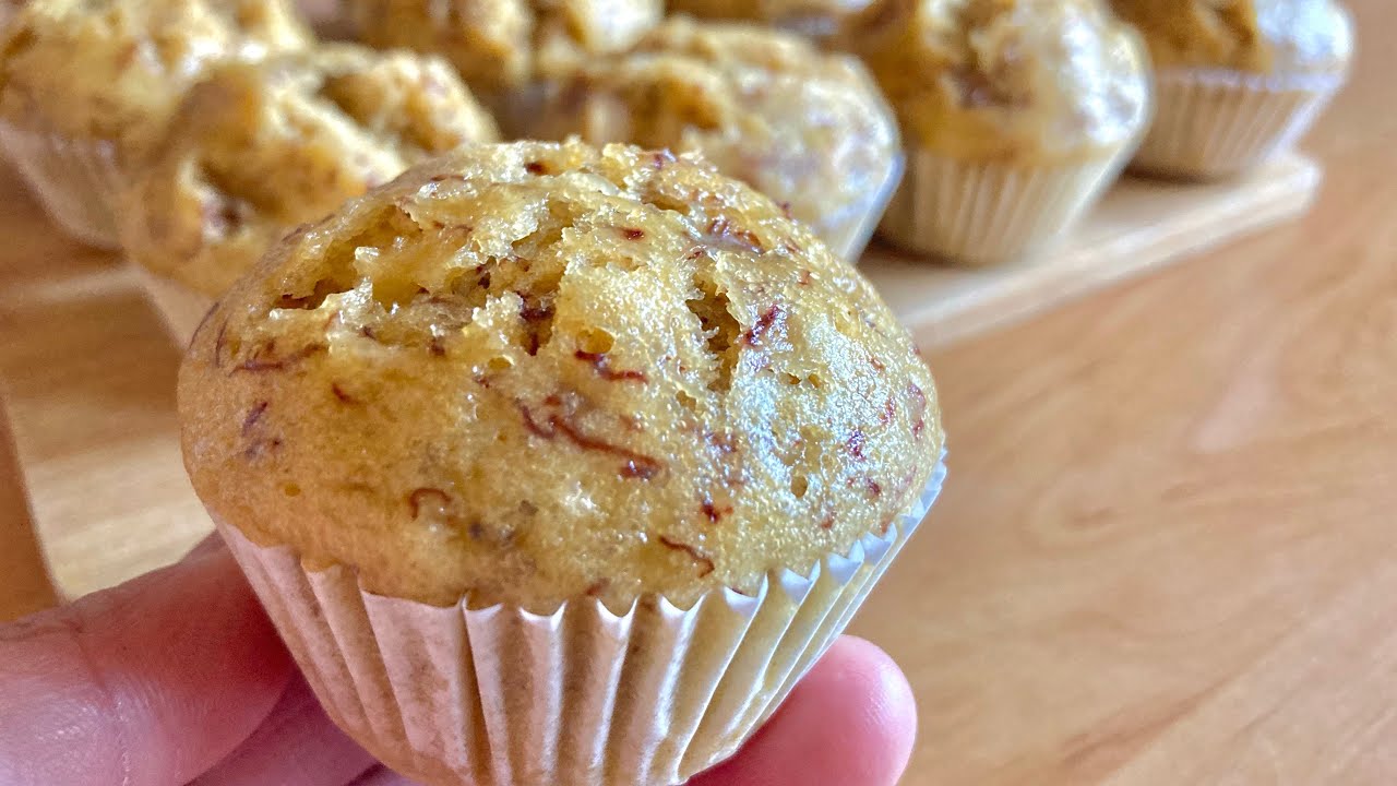 Soft and Moist Steamed banana cupcakes