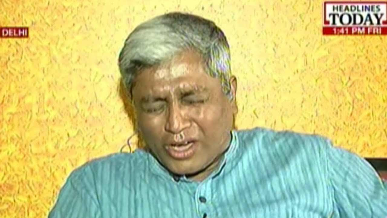 AAPs Ashutosh Breaks Down While Speaking With Gajendra Singhs Daughter