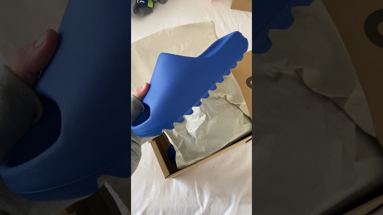 Unboxing the YEEYZ SLIDE Azure Blue 