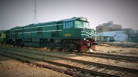34Dn Pak-Business Express |ZCU-30 6320| Passing Through Tando Adam #trending  #pakistanrailways