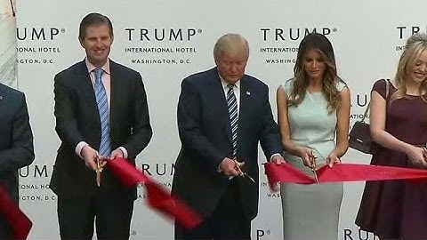 USA: Trump inaugura u mega-albergo, Clinton compie gli anni - world