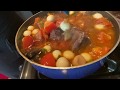 Making beef ribs with vermicelli noodles soup