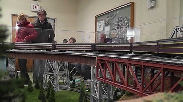 Williams Atlantic Coast Line E8 highballs on the Hi Rail layout in HD