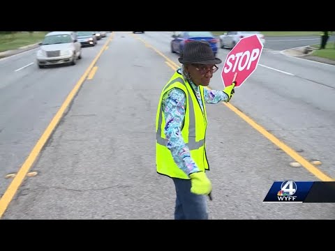 95-year-old crossing guard returns to Upstate school after brief retirement