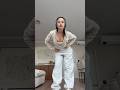 Emilia se suma al trend de “Mini falda”
