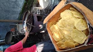 Download Lagu Sekali goreng kerupuk kentang 100 biji😦 MP3