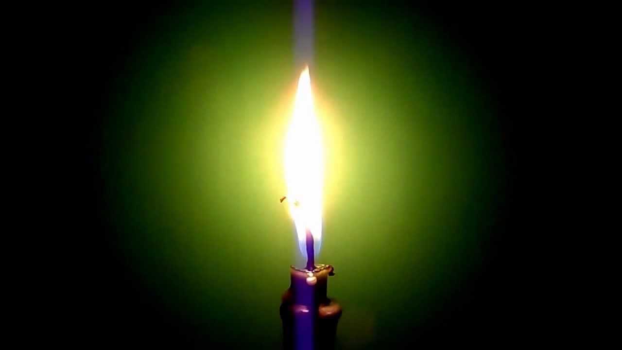 свеча зеленая. светло зеленая свеча. свечи с зеленым пламенем. зеленая свеча в магии. горящая зеленая свеча.