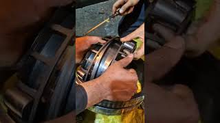 demounting spherical rolling bearing #bearing #fatigue #machine #pitting #maintainence